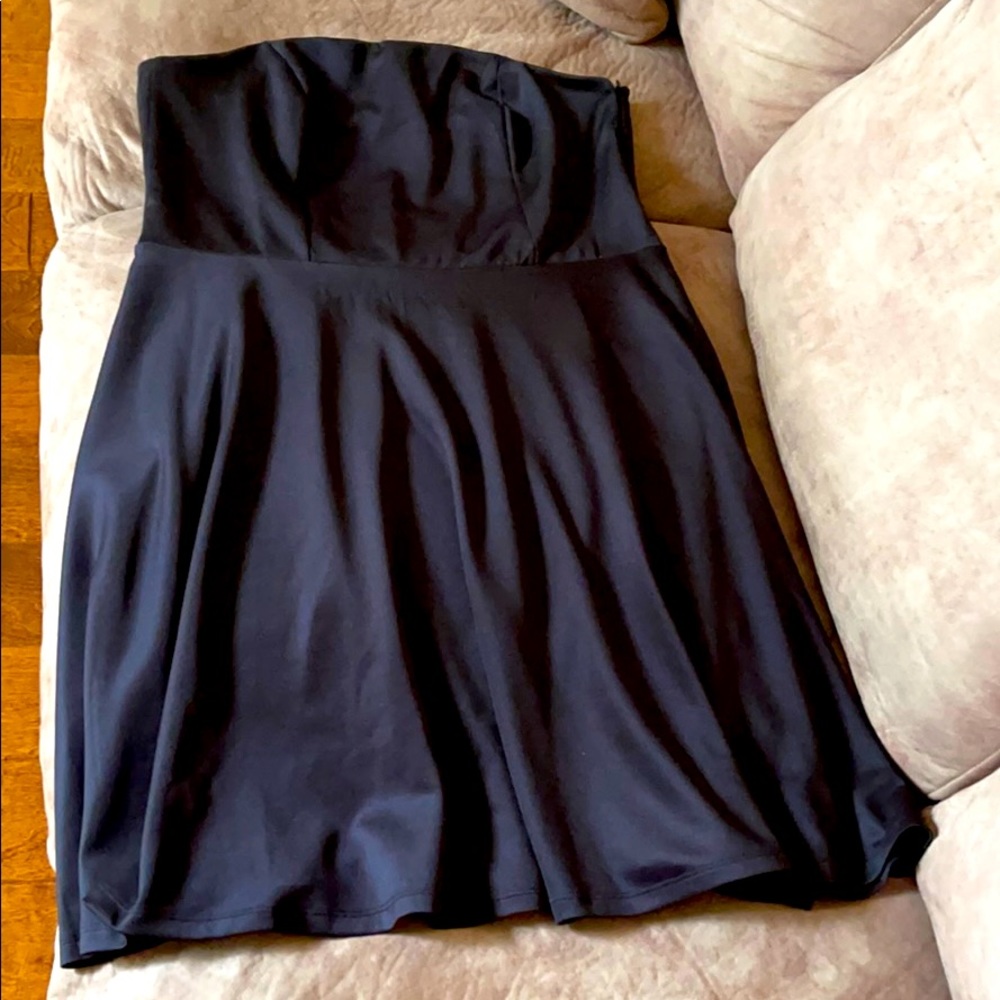 Women’s XL short strapless Black dress 👗.
